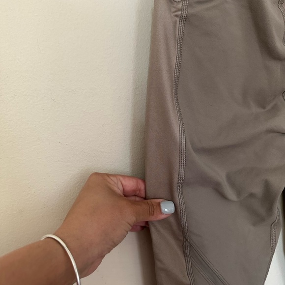 Alo Yoga High Waisted Leggings Epic in Gravel! - Picture 9 of 10